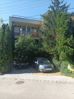 Tavaszház Apartmanok